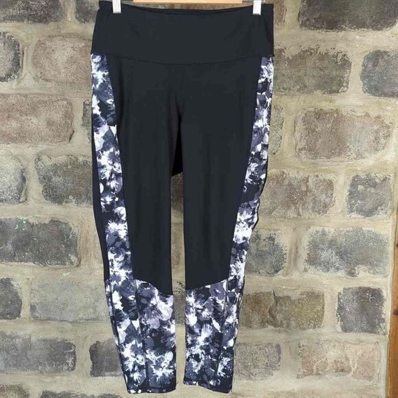 GAP Pants - GAP Fit high waisted black and white‎ floral leggings woman's size large